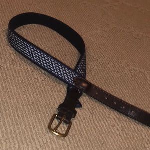 Boys size 30 Authentic Vineyard Vine whale belt